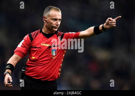 Mailand, Italien - 09. November 2019: Schiedsrichter Paolo Valeri Gesten während der Serie ein Fußballspiel zwischen FC Internazionale und Hellas Verona. FC Internazionale gewann 2-1 über Hellas Verona. Credit: Nicolò Campo/Alamy leben Nachrichten Stockfoto