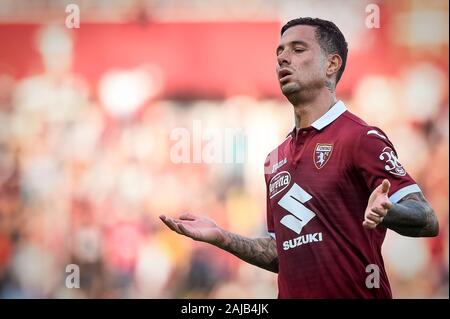 Turin, Italien, 27. Oktober, 2019: Armando Izzo von Torino FC sieht während der Serie ein Fußballspiel zwischen Torino FC und Cagliari Calcio niedergeschlagen. Das Match endete mit einem 1-1 Unentschieden. Credit: Nicolò Campo/Alamy leben Nachrichten Stockfoto