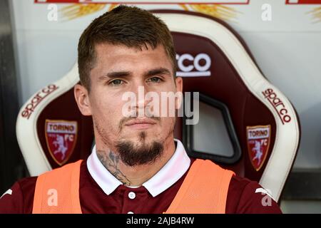 Turin, Italien, 27. Oktober, 2019: Lyanco von Torino FC sieht vor der Serie ein Fußballspiel zwischen Torino FC und Cagliari Calcio. Das Match endete mit einem 1-1 Unentschieden. Credit: Nicolò Campo/Alamy leben Nachrichten Stockfoto