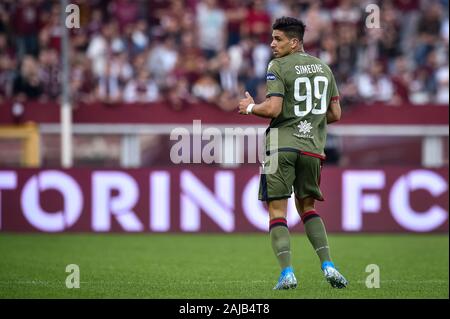 Turin, Italien, 27. Oktober, 2019: Giovanni Simeone von Cagliari Calcio schaut während der Serie ein Fußballspiel zwischen Torino FC und Cagliari Calcio. Das Match endete mit einem 1-1 Unentschieden. Credit: Nicolò Campo/Alamy leben Nachrichten Stockfoto