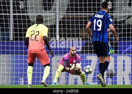 Mailand, Italien - 06 November, 2019: Kyle Walker (C) von Manchester City FC macht eine Speichern während der UEFA Champions League Fußballspiel zwischen Atalanta BC und Manchester City FC. Das Match endete mit einem 1-1 Unentschieden. Credit: Nicolò Campo/Alamy leben Nachrichten Stockfoto