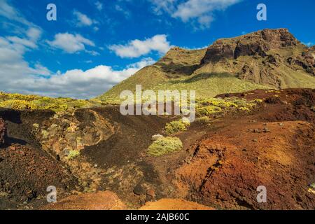 Landschaft mit Blick auf die Berge in der Nähe von Punto Teno Leuchtturm im Norden - Westküste von Teneriffa, Kanarische Inseln Stockfoto
