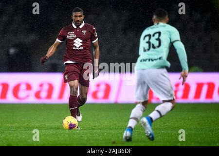 Turin, Italien - 23. November 2019: Gleison Bremer von Torino FC in Aktion während der Serie ein Fußballspiel zwischen Torino FC und FC Internazionale. FC Internazionale gewann 3-0 über Torino FC. Credit: Nicolò Campo/Alamy leben Nachrichten Stockfoto