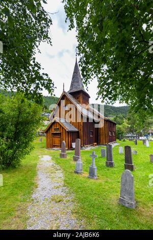 Alte Fei gamle Kirche (Hol Gamle kyrkje) alomg th Straße in Fei auf der Insel Vestvagoy in Nordland County, Norwegen Stockfoto