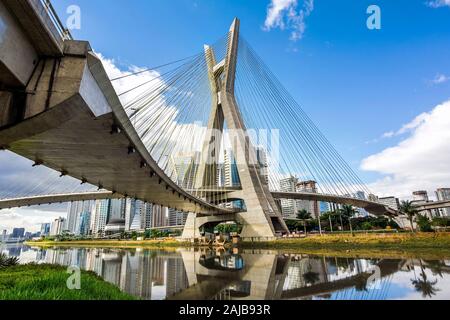 Octavio Frias de Oliveira Brücke aka Ponte Estaiada in Sao Paulo, Brasilien. Stockfoto