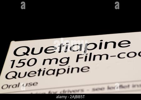 Box mit Quetiapin-Tabletten, einem atypischen antipsychotischen Medikament zur Behandlung von Schizophrenie, bipolarer Störung und schwerer depressiver Störung Stockfoto