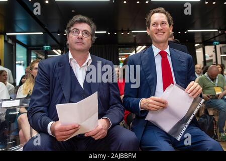 Turin, Italien - 26 Juni, 2019: Carlo d'Asaro Biondo (L), Präsident der EMEA-weiten strategischen Beziehungen für Google, und John Elkann, Präsident von Agnelli Foundation, an 'TE@ch'Ereignis. Agnelli Stiftung und Google kündigen eine Zusammenarbeit in der Bildung, einschließlich Projekte innovative Lehrmethoden und Praktiken durch digitale Technologien und digitale Werkzeuge zu bauen. Credit: Nicolò Campo/Alamy leben Nachrichten Stockfoto