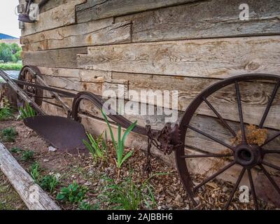 Kutschenfahrten neben Jarvie store und home Pflug, John jarvie Historisches Anwesen, Braun Park, Utah. Stockfoto