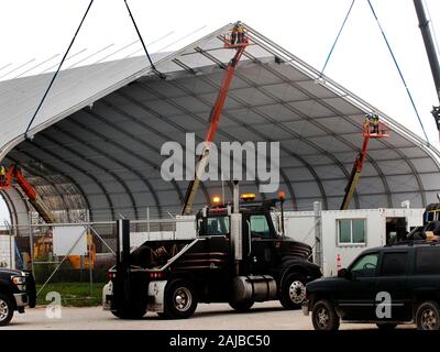 Brownsville, TX, USA-30 Dez 2019 - Elon Musk von SpaceX Startplatz, gelegen an der Spitze der SouthTexa. CEO von SpaceX, Elon Musk, die Überwachung der neuesten Starship Prototyp namens Starship SN 1. Neubau Haus Starship N2', die dir helfen können, block Wind aus dem Golf von Mexiko in Boca Chica, wie Sie schweißen Edelstahl (der wichtigste Werkstoff für die Starship Rumpf). Stockfoto