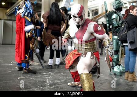 Turin, Italien - 15 April 2018: ein cosplayer gekleidet, wie Kratos aus "God of War"-Spiel posiert für ein Foto während der Messe die 'Torino Comics'. Credit: Nicolò Campo/Alamy leben Nachrichten Stockfoto