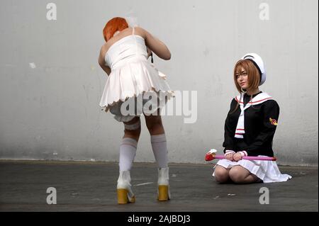 Turin, Italien - 15 April 2018: ein Album, das Tragen eines japanischen Studenten Kleid, posiert für ein Foto während der Messe die 'Torino Comics'. Credit: Nicolò Campo/Alamy leben Nachrichten Stockfoto