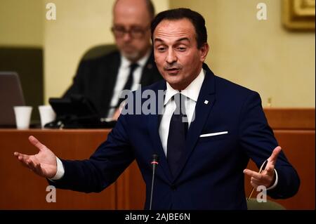 Turin, Italien - 01 Juli, 2019: Alberto Cirio, Präsident von Piemont, spricht während der ersten Sitzung des neuen regionalen Rat des Piemont. Die Region Piemont gewählt Der neue Regionalrat mit den Stimmen von 26. Mai 2019. Credit: Nicolò Campo/Alamy leben Nachrichten Stockfoto