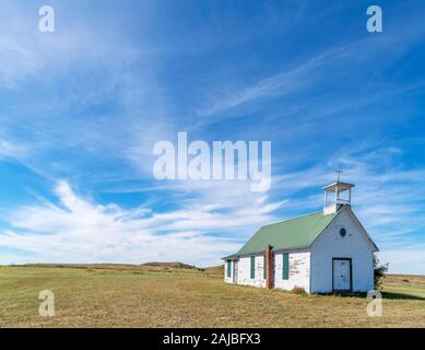 Alten Schindeln Kirche auf Scenic Byway 1806 (Native American Scenic Byway) außerhalb Pierre, South Dakota, USA Stockfoto