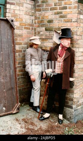 1986 - Hinter den Kulissen Bild in der Verfilmung der BBC-Serie David Copperfield - In whitby, North Yorkshire - Juni 1986 (Schauspieler Simon Callow & Colin Hurley proben eine Szene übernommen) Stockfoto