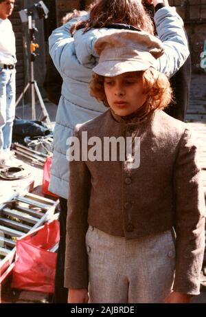 1986 - Hinter den Kulissen Bild in der Verfilmung der BBC-Serie David Copperfield - In whitby, North Yorkshire - Juni 1986 (informelle Porträt einer jungen Colin Hurley als Copperfield übernommen) Stockfoto