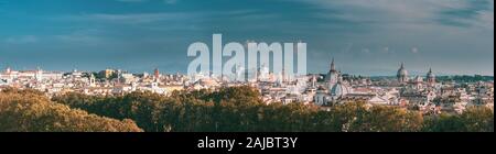 Rom, Italien. Skyline Skyline mit berühmten Pantheon, Kirchen wie Sant'Agnese, Santa Maria della Pace, St. Salvatore an der Lorbeeren und Vittorio Emanue Stockfoto