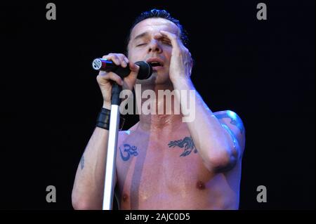 Italien Imola, 13-14-15 Juni 2003 Heineken Jammin' Festival 2003', 'Autodromo di Imola" Rennstrecke von Imola: Der Sänger Dave Gahan während des Konzerts Stockfoto