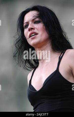 Italien Imola, 13-14-15 Juni 2003 Heineken Jammin' Festival 2003', 'Autodromo di Imola" Rennstrecke von Imola: Der Sänger von Lacuna Coil, Cristina Scabbia, während des Konzerts Stockfoto