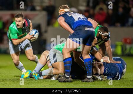 Salford, UK. 3. Jan 2020. 3. Januar 2020; AJ Bell Stadium, Salford, Lancashire, England; English Premiership Rugby, Verkauf Haifische versus Harlekine; Danny Pflege der Harlekine löscht die Kugel - Redaktionelle Verwendung Credit: Aktion Plus Sport Bilder/Alamy leben Nachrichten Stockfoto