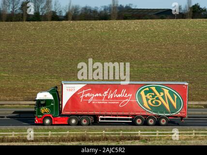 Fagan und Whalley Lastwagen auf der Autobahn M40, Warwickshire, Großbritannien Stockfoto