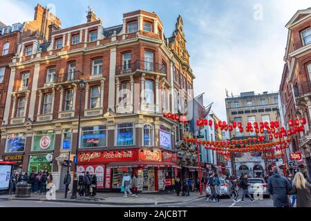 LONDON/England, UK - Dezember 29,2019: China Town in London England. Eine lebendige, besetzt Platz für Besucher und Einheimische. Stockfoto