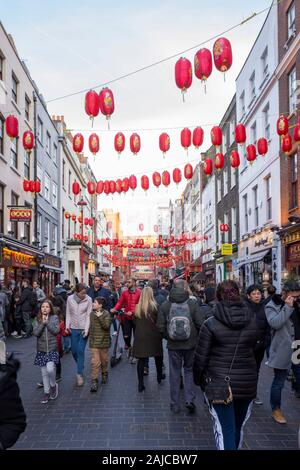 LONDON/England, UK - Dezember 29,2019: China Town in London England. Eine lebendige, besetzt Platz für Besucher und Einheimische. Stockfoto