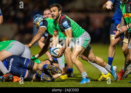 Salford, UK. 3. Jan 2020. 3. Januar 2020; AJ Bell Stadium, Salford, Lancashire, England; English Premiership Rugby, Verkauf Haifische versus Harlekine; Martin Landajo der Harlekine passt den Ball - Redaktionelle Verwendung Credit: Aktion Plus Sport Bilder/Alamy leben Nachrichten Stockfoto