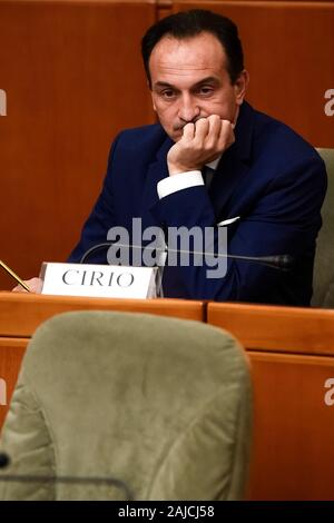 Turin, Italien - 01 Juli, 2019: Alberto Cirio, Präsident des Piemont, schaut an während der ersten Sitzung des neuen regionalen Rat des Piemont. Die Region Piemont gewählt Der neue Regionalrat mit den Stimmen von 26. Mai 2019. Credit: Nicolò Campo/Alamy leben Nachrichten Stockfoto