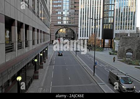 Ausblick auf die strasse Ansatz außerhalb 1 London Wall in der City von London EC2 England UK KATHY DEWITT Stockfoto