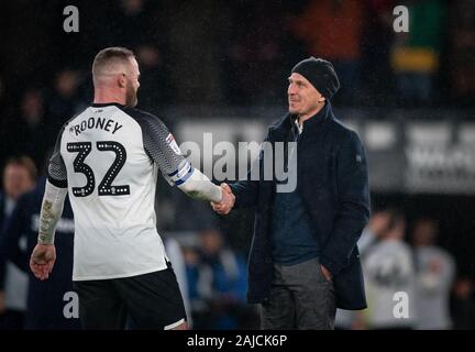 Derby, Großbritannien. 02 Jan, 2020. Barnsley Manager Gerhard Struber & Wayne Rooney (Player-Coach) von Derby County während der Sky Bet Championship Match zwischen Derby County und Barnsley an der Ipro Stadion, Derby, England am 2. Januar 2020. Foto von Andy Rowland. Credit: PRiME Media Images/Alamy leben Nachrichten Stockfoto