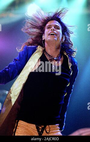 Mailand Italien, vom 25. Mai 1997, live Konzerte von Aerosmith auf dem Forum von Assago Mailand: Der Sänger von Aerosmith Steven Tyler während des Konzerts Stockfoto