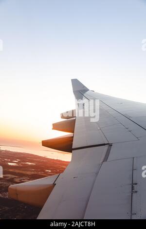 Blick auf den Beifahrersitz bei Sonnenuntergang Stockfoto