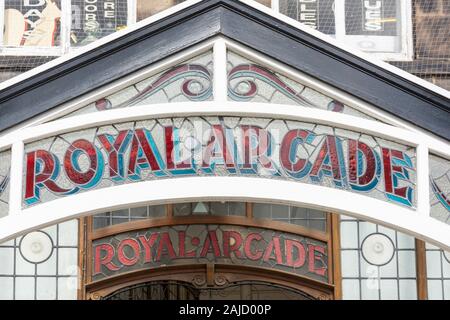 Royal Arcade Glasfenster Eingangsschild, Lord Street, Southport, Merseyside, England, Vereinigtes Königreich Stockfoto