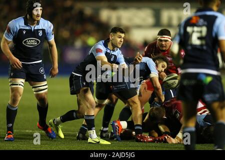 Cardiff, Großbritannien. 03 Jan, 2020. Tomos Williams von Cardiff Blues (c) in Aktion. Guinness Pro 14 Rugby-Spiel, Cardiff Blues v Scarlets am BT Sport Cardiff Arms Park in Cardiff am Freitag, 3. Januar 2020. Dieses Bild dürfen nur für redaktionelle Zwecke verwendet werden. Redaktionelle Verwendung nur. pic von Andrew Obstgarten/Andrew Orchard sport Fotografie/Alamy Live news Credit: Andrew Orchard sport Fotografie/Alamy leben Nachrichten Stockfoto