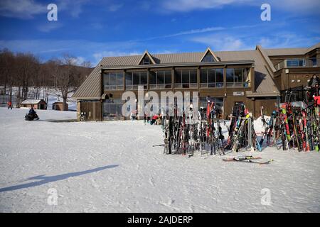 Das Hauptgebäude des Mont-Orford Ski Resort. Mont-Orford. Orford. Quebec Kanada Stockfoto