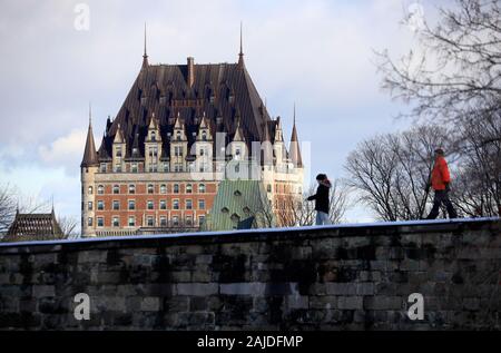 Das Hauptgebäude des Fairmont le Chateau Frontenac Hotels mit Citadelle von Quebec im Vordergrund.Quebec City.Quebec.Canada Stockfoto