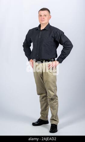 Mann mit Business Look. Chef und Mitarbeiter. formellen Partei oder die Besprechung. Geschäftsinhaber. Zuversichtlich Mann. Das moderne Leben. Geschäftsmann. Büroalltag. Multimillionär. Geschäft Inhaber. Geschäftsmann. Stockfoto