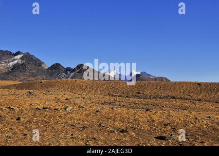 Aride Landschaft und karges Land in der Nähe von Bum la Pass, tawang in arunachal pradesh, indien Stockfoto