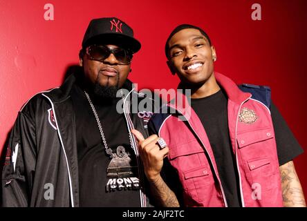 (L - R) Miami Mike und Justin Benjamin Alex Rucker aka JBar an JBar ft. Soulja Boy "Aze' Musik Video am 5. März 2010 in Atlanta, Georgia. Stockfoto