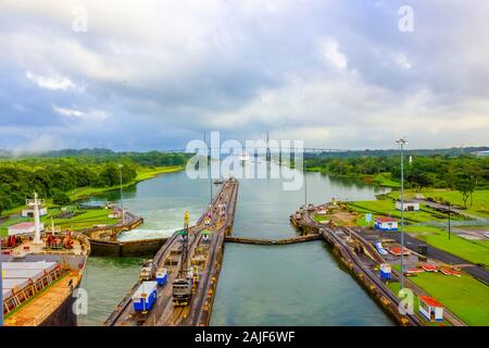 Anzeigen von Panama Kanal von Kreuzfahrtschiff Stockfoto