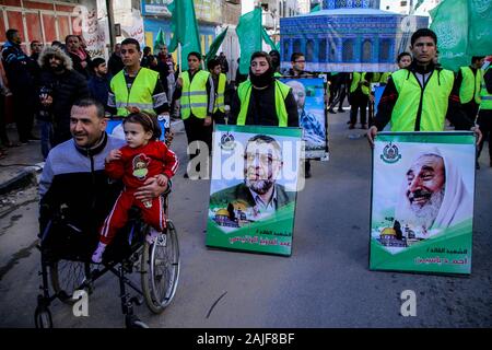 Januar 3, 2020: Gaza, Palästina. 03. Januar 2020. Die Islamische Widerstandsbewegung Hamas hält eine Kundgebung in Gaza Stadt zur Unterstützung der Jerusalemer Al-Aqsa Moschee. Die Rallye war ein Protest gegen die 2018 Umzug der US-Botschaft durch die Trumpf-Verwaltung von Tel Aviv nach Jerusalem. Die Al-Aksa-Moschee in Jerusalem liegt, ist die dritte heiligsten Ort des Islam nach Mekka und Medina. Spannungen sind hoch an der Stelle, die den israelisch-palästinensischen Konflikt wurde. Da die Juden glauben, dass der Heilige Tempel Salomos unterhalb der Moschee befindet, sind Sie auf dem premi erlaubt Stockfoto