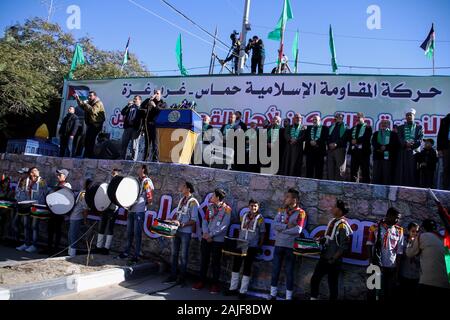 Januar 3, 2020: Gaza, Palästina. 03. Januar 2020. Die Islamische Widerstandsbewegung Hamas hält eine Kundgebung in Gaza Stadt zur Unterstützung der Jerusalemer Al-Aqsa Moschee. Die Rallye war ein Protest gegen die 2018 Umzug der US-Botschaft durch die Trumpf-Verwaltung von Tel Aviv nach Jerusalem. Die Al-Aksa-Moschee in Jerusalem liegt, ist die dritte heiligsten Ort des Islam nach Mekka und Medina. Spannungen sind hoch an der Stelle, die den israelisch-palästinensischen Konflikt wurde. Da die Juden glauben, dass der Heilige Tempel Salomos unterhalb der Moschee befindet, sind Sie auf dem premi erlaubt Stockfoto