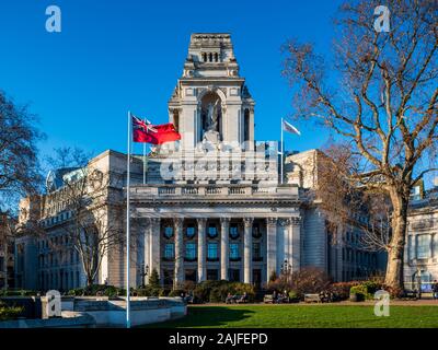 10 Trinity Square London, Grad II * Ehemaliger HQ der Hafen von London Authority aufgeführt, jetzt ein Four Seasons Hotel. Beaux-arts-Stil. Eröffnet 1922. Stockfoto