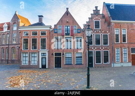 Fassaden der alten Häuser in der Altstadt von Groningen, Niederlande Stockfoto