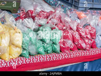 Jodhpur, Indien - 08.März 2017: farbige Pulver am Markt. Stockfoto