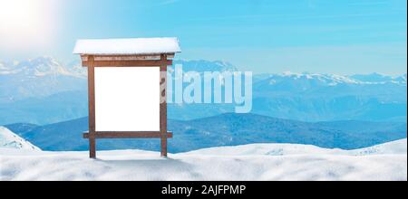 Skigebiet Zeichen, Reklametafeln mockup auf die schneebedeckten Berge. Gipfeln im Hintergrund. Kopieren Sie Platz neben. Stockfoto