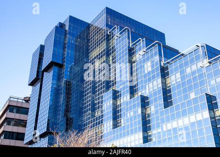 Nord- und Shell Gebäude entlang der Themse in London. Stockfoto