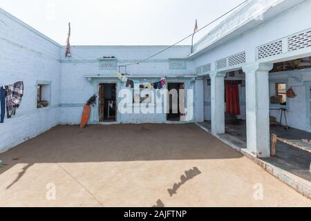 Jodhpur, Indien - 08.März 2017: Traditionelles Haus im Dorf. Stockfoto