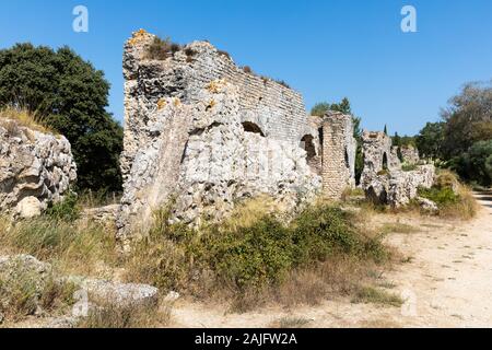 Reste der römischen Barbegal Aquädukt und Mühlen in der Nähe von Arles, Arles, Provence, Südfrankreich. Stockfoto