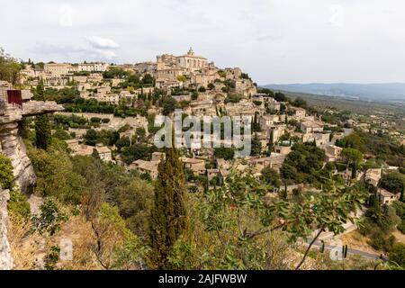 Blick auf Gordes, die schönste Stadt der Provence, Frankreich Stockfoto